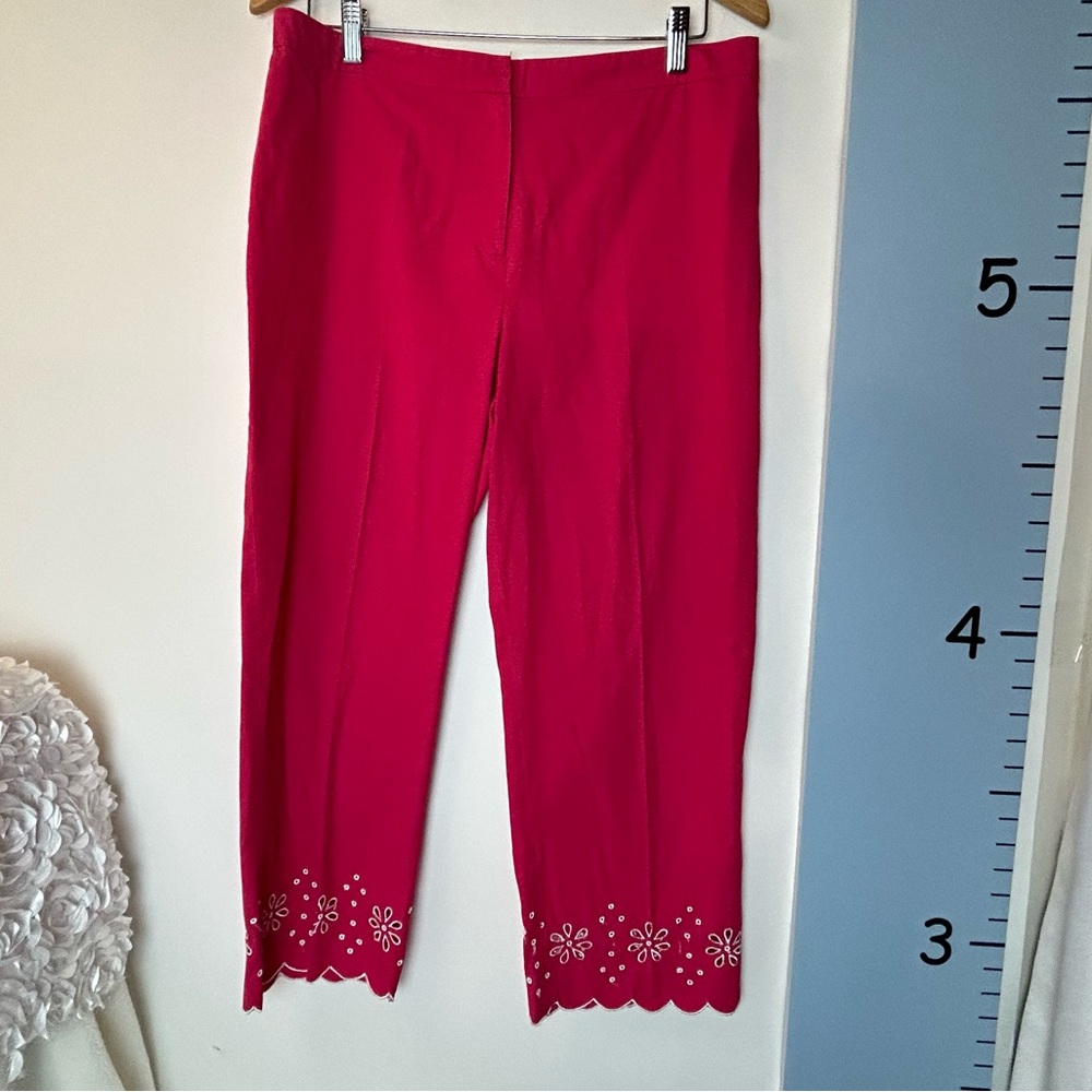 Anne Taylor‎ Loft Pink & White Embroidery Cropped Pants 12